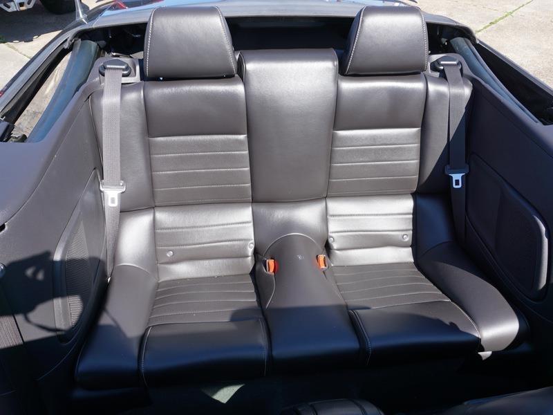 Ford Mustang V6 Convertible 2014