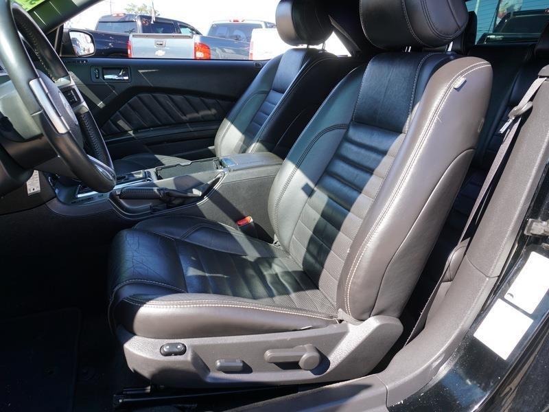 Ford Mustang V6 Convertible 2014