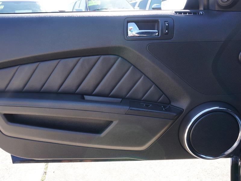 Ford Mustang V6 Convertible 2014