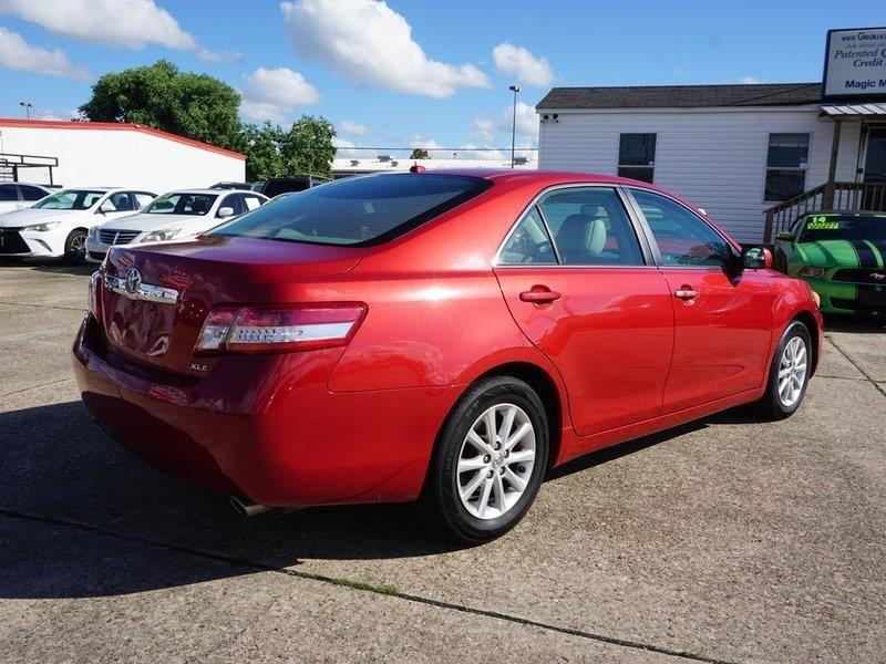 Toyota Camry XLE V6 6-Spd AT 2011
