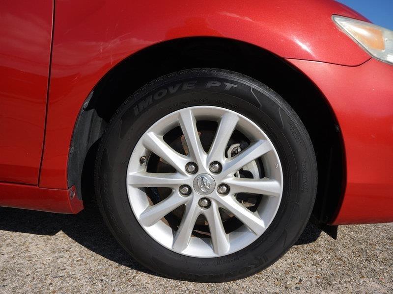 Toyota Camry XLE V6 6-Spd AT 2011