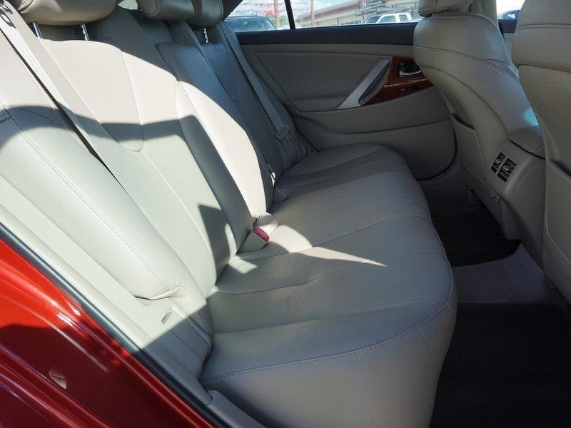 Toyota Camry XLE V6 6-Spd AT 2011