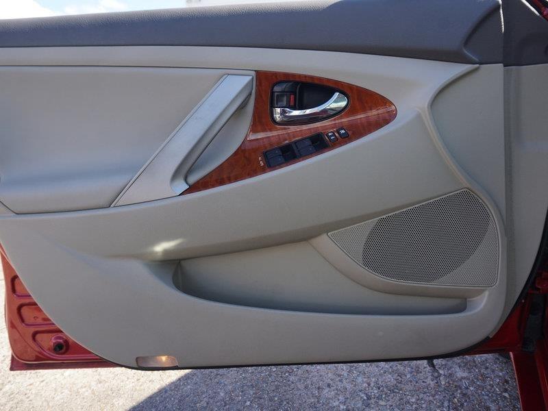 Toyota Camry XLE V6 6-Spd AT 2011