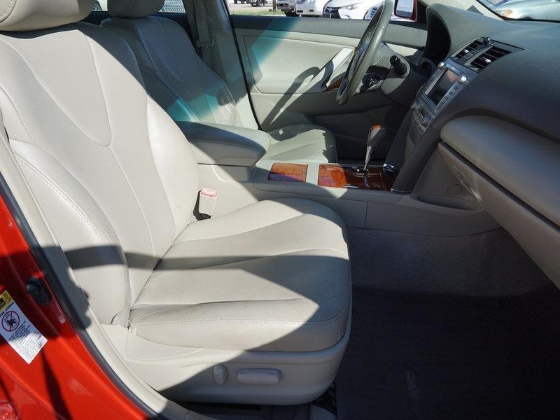 Toyota Camry XLE V6 6-Spd AT 2011