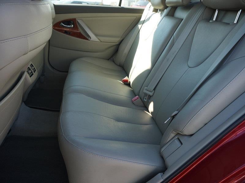 Toyota Camry XLE V6 6-Spd AT 2011