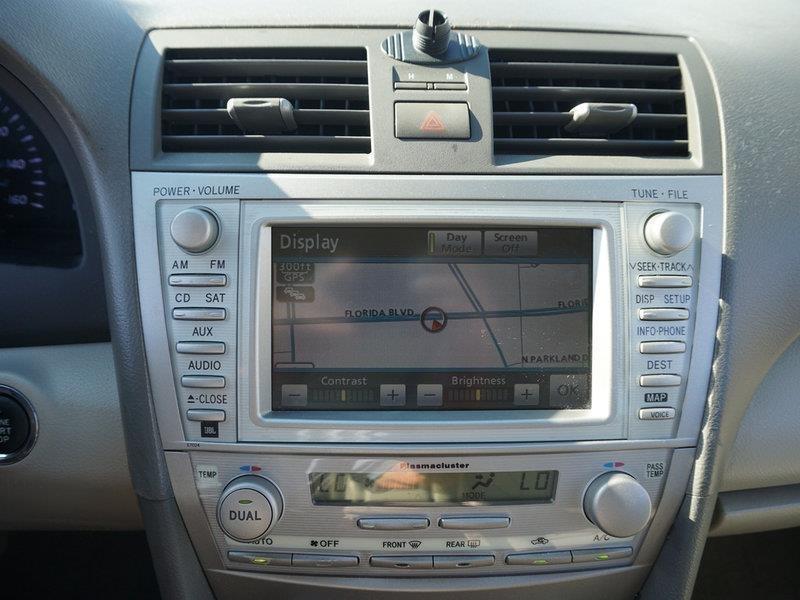 Toyota Camry XLE V6 6-Spd AT 2011