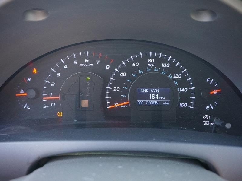 Toyota Camry XLE V6 6-Spd AT 2011