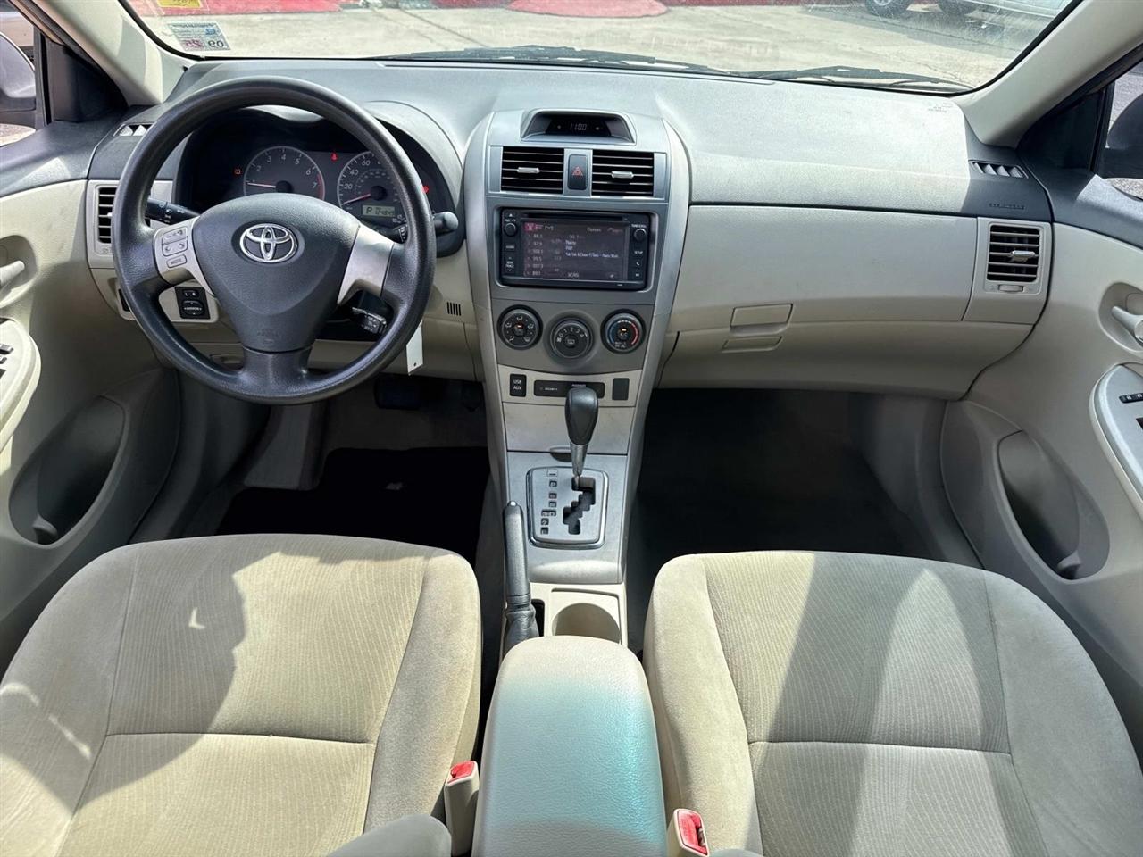 Toyota Corolla LE 4-Speed AT 2013
