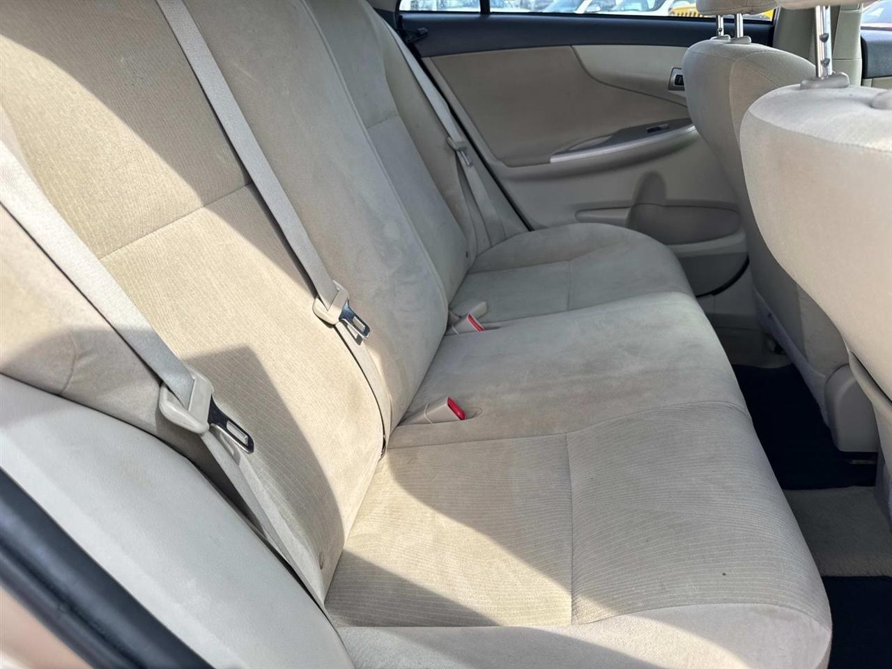 Toyota Corolla LE 4-Speed AT 2013