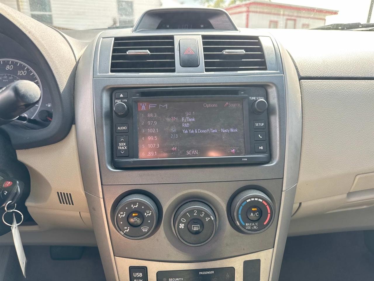 Toyota Corolla LE 4-Speed AT 2013