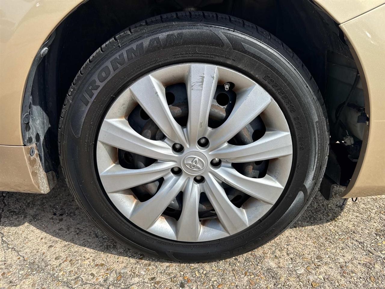 Toyota Corolla LE 4-Speed AT 2013