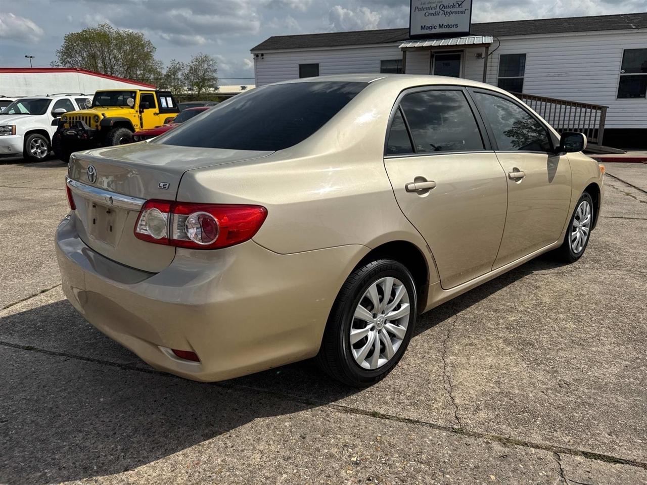 Toyota Corolla LE 4-Speed AT 2013