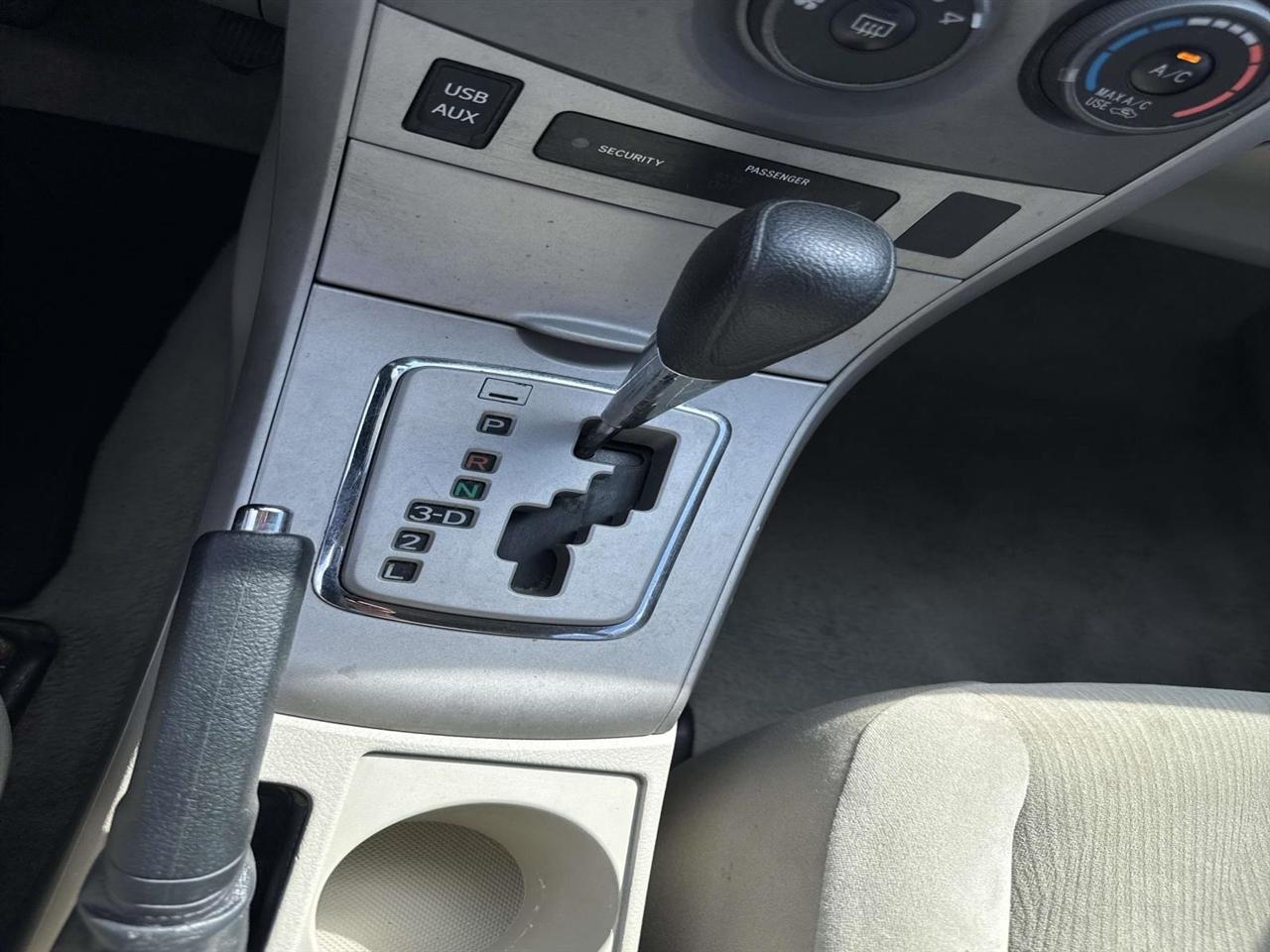 Toyota Corolla LE 4-Speed AT 2013