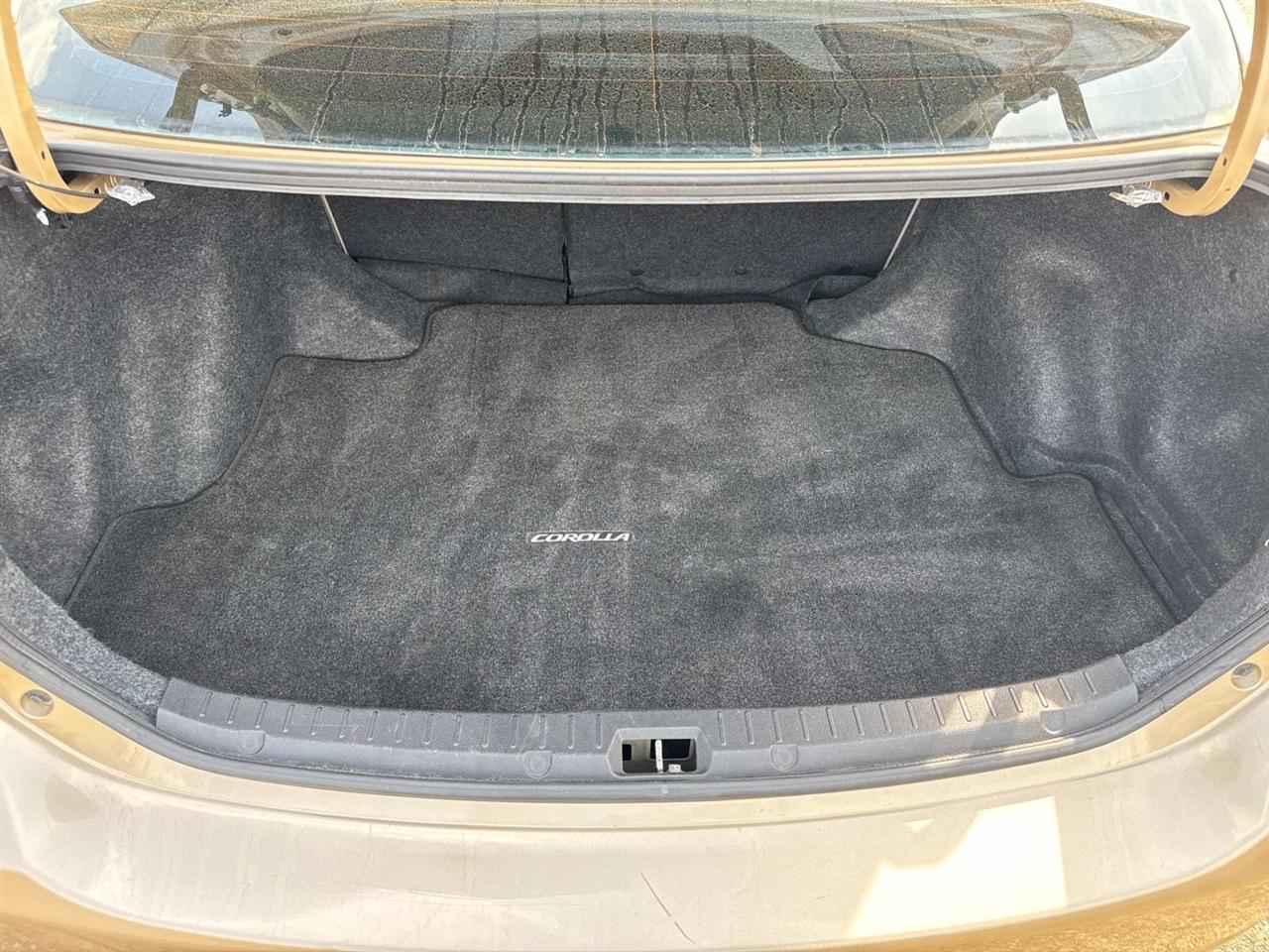 Toyota Corolla LE 4-Speed AT 2013