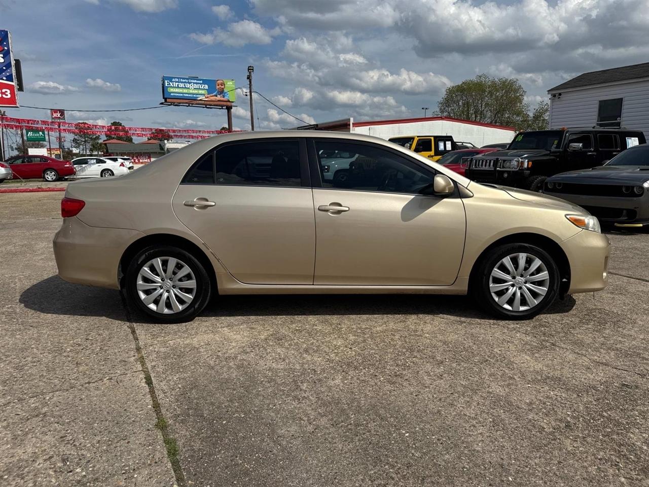 Toyota Corolla LE 4-Speed AT 2013