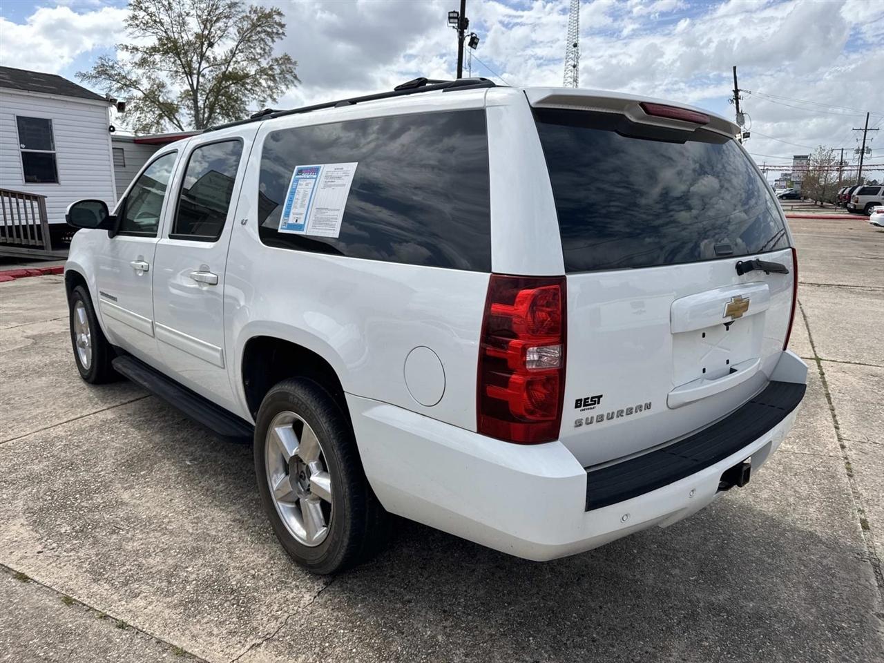 Chevrolet Suburban LT 1500 2WD 2014