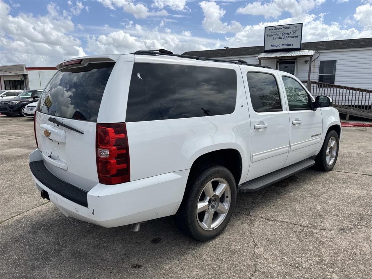 Chevrolet Suburban LT 1500 2WD 2014