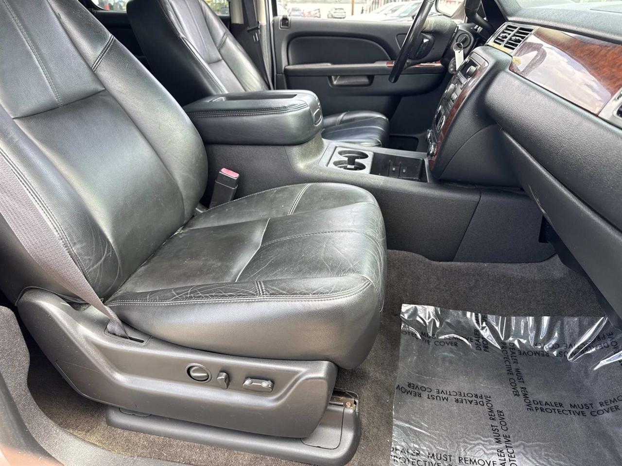 Chevrolet Suburban LT 1500 2WD 2014