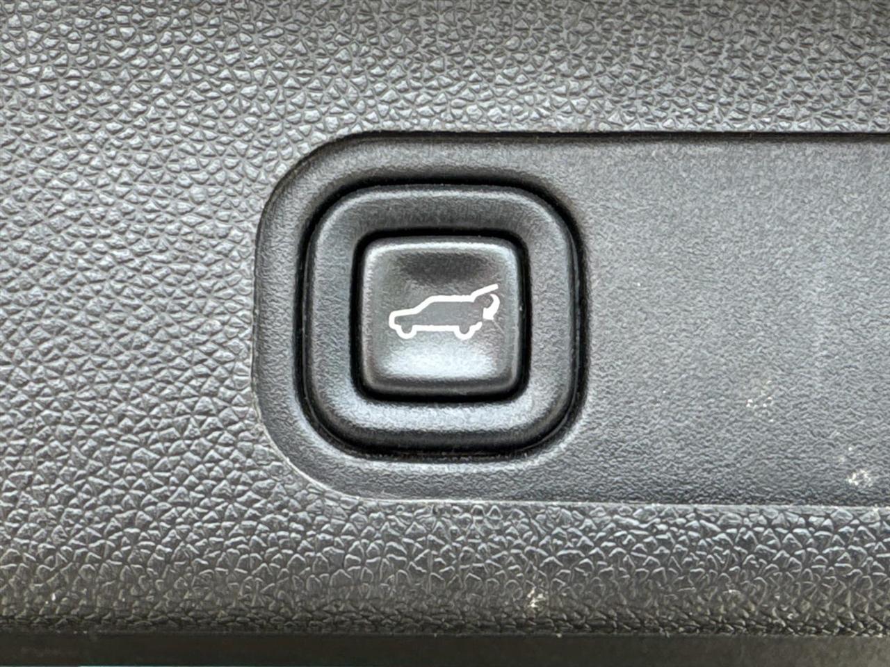 Chevrolet Suburban LT 1500 2WD 2014