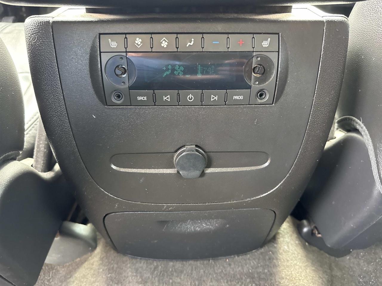 Chevrolet Suburban LT 1500 2WD 2014