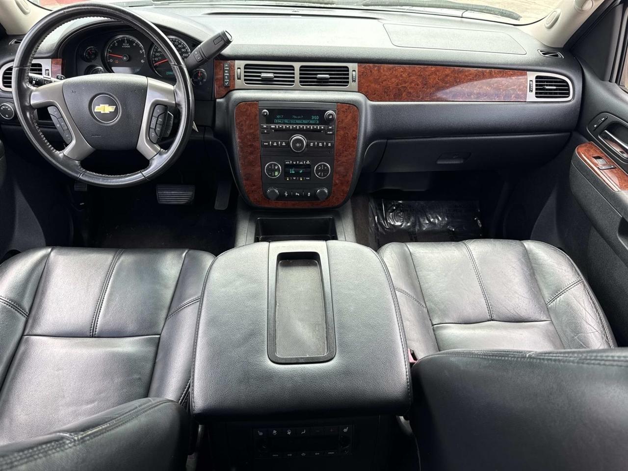 Chevrolet Suburban LT 1500 2WD 2014