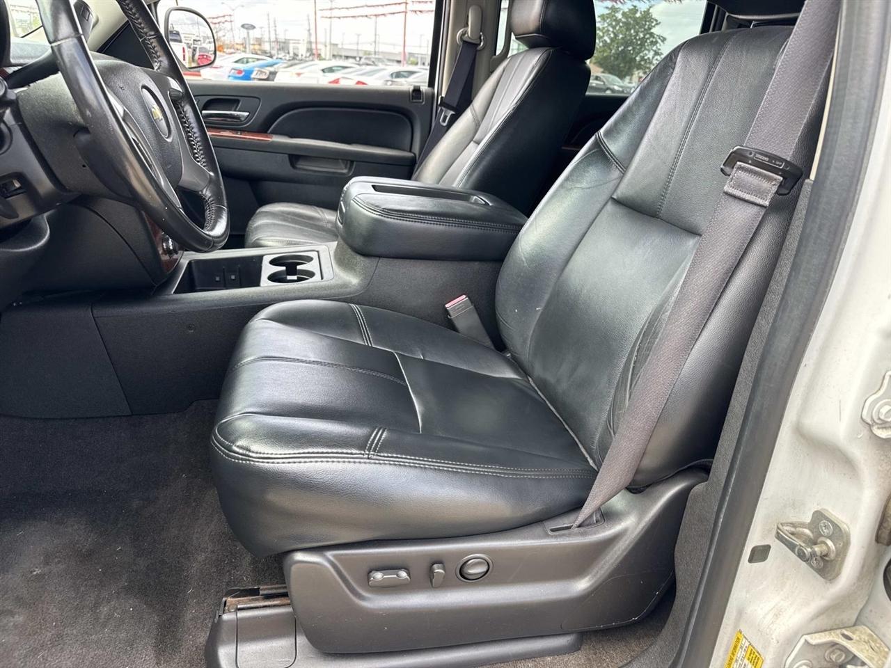 Chevrolet Suburban LT 1500 2WD 2014