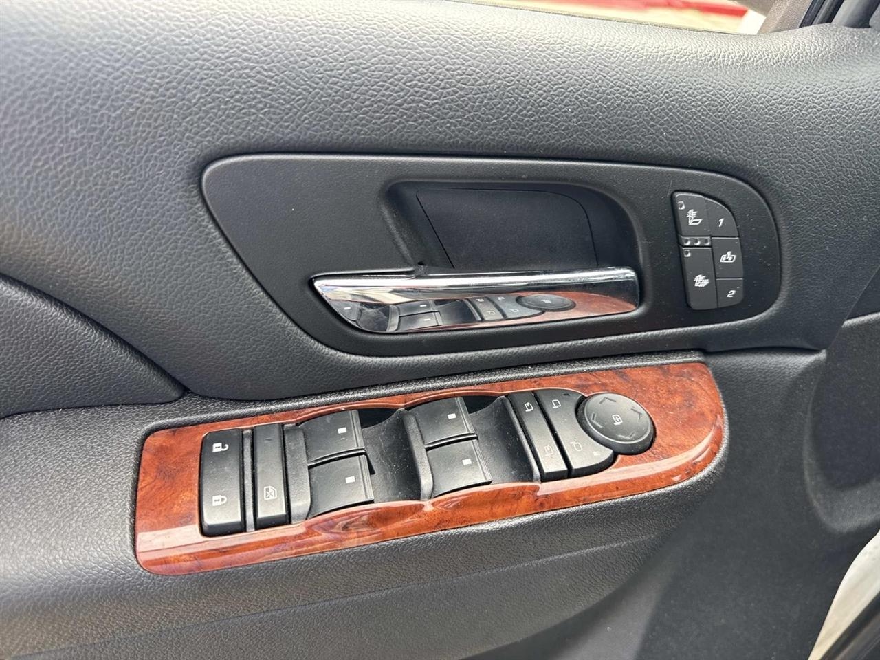 Chevrolet Suburban LT 1500 2WD 2014