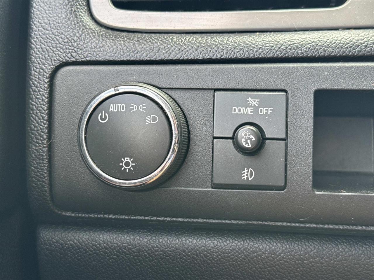 Chevrolet Suburban LT 1500 2WD 2014