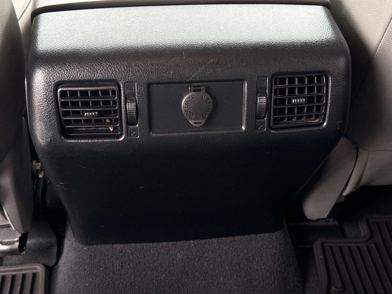 Toyota Tundra Tundra-Grade CrewMax 5.7L 2WD 2012