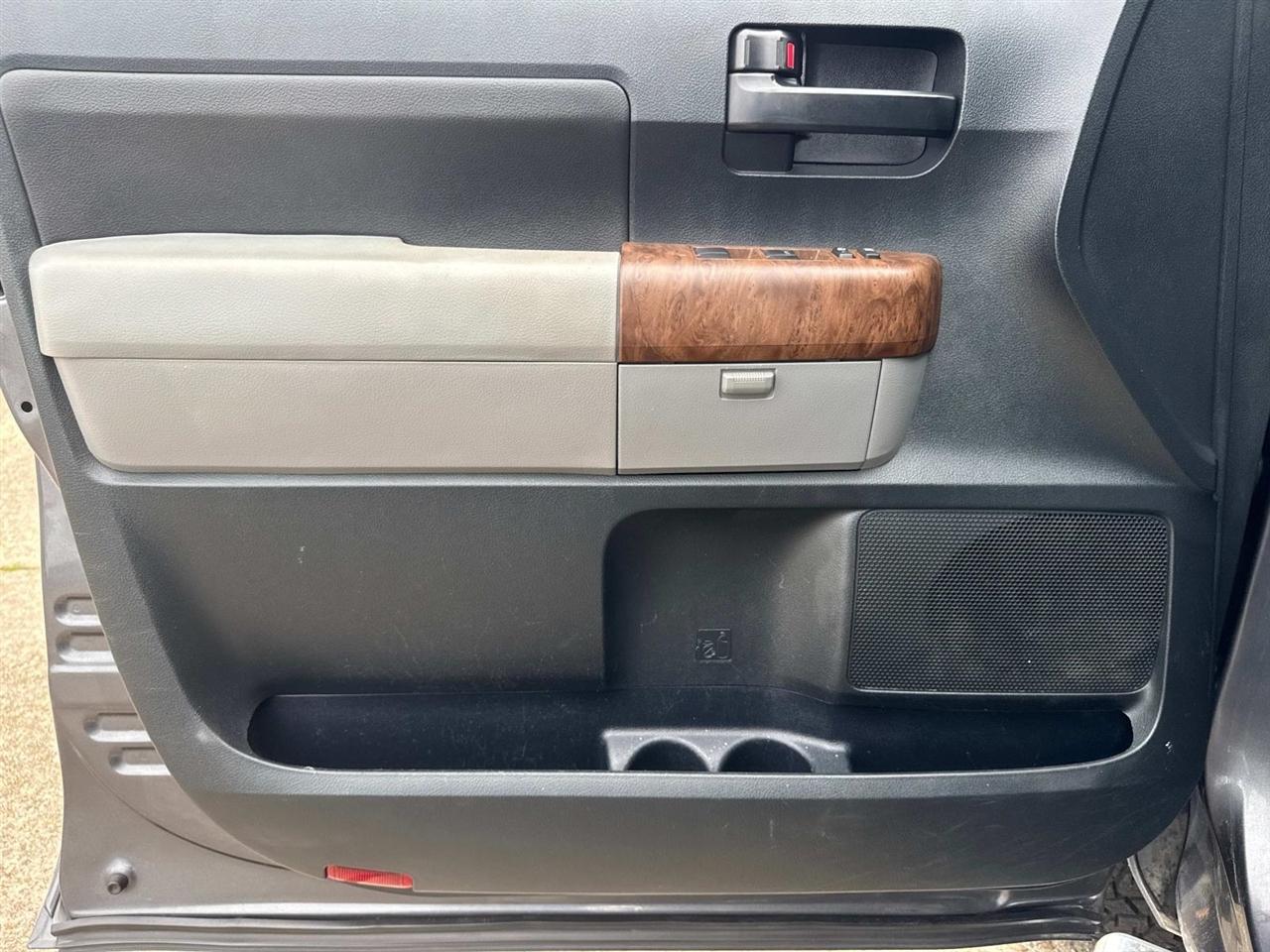 Toyota Tundra Tundra-Grade CrewMax 5.7L 2WD 2012