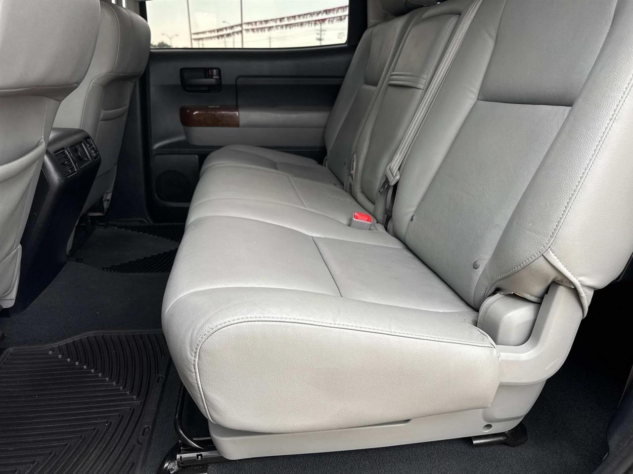 Toyota Tundra Tundra-Grade CrewMax 5.7L 2WD 2012