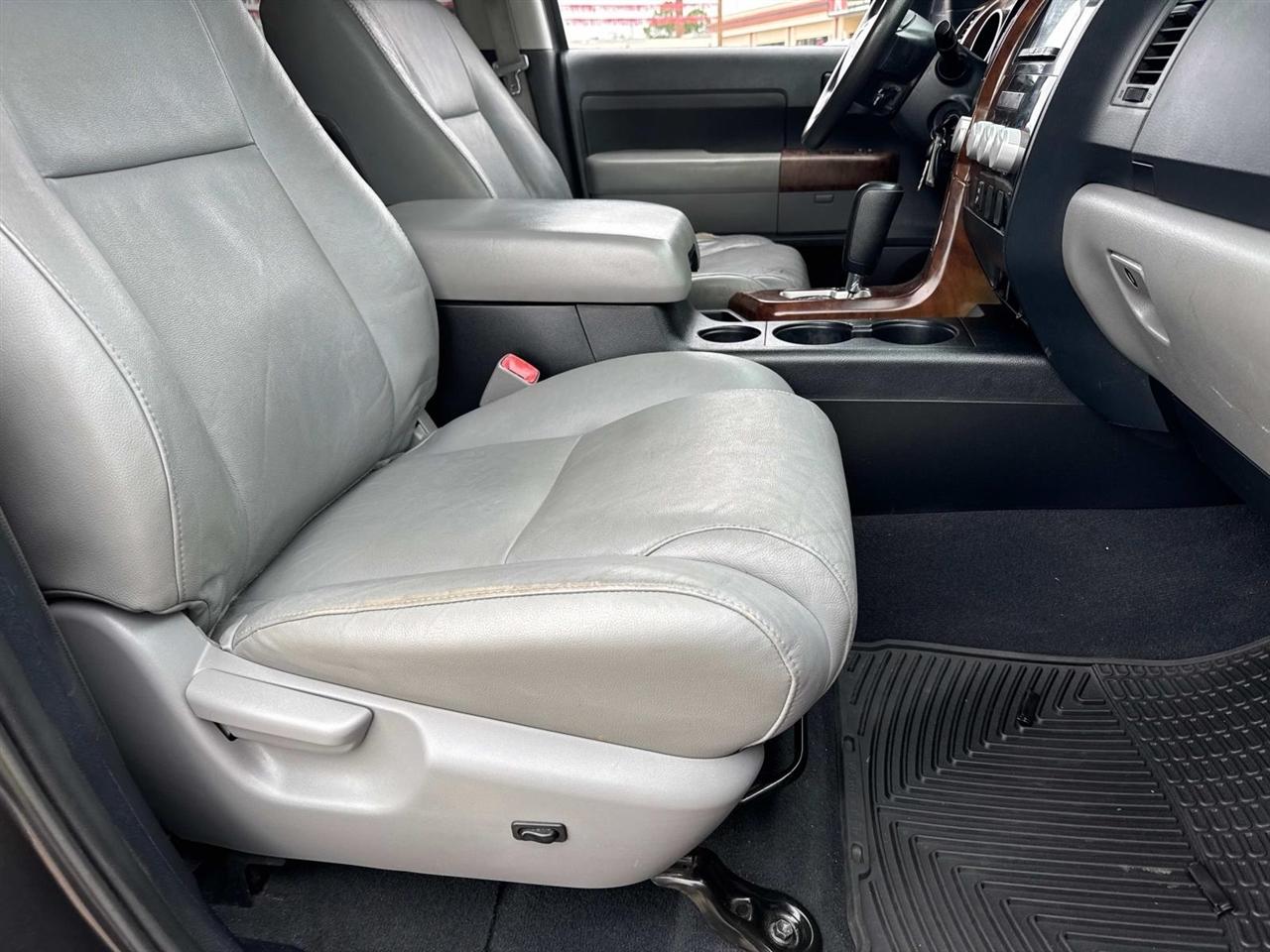 Toyota Tundra Tundra-Grade CrewMax 5.7L 2WD 2012