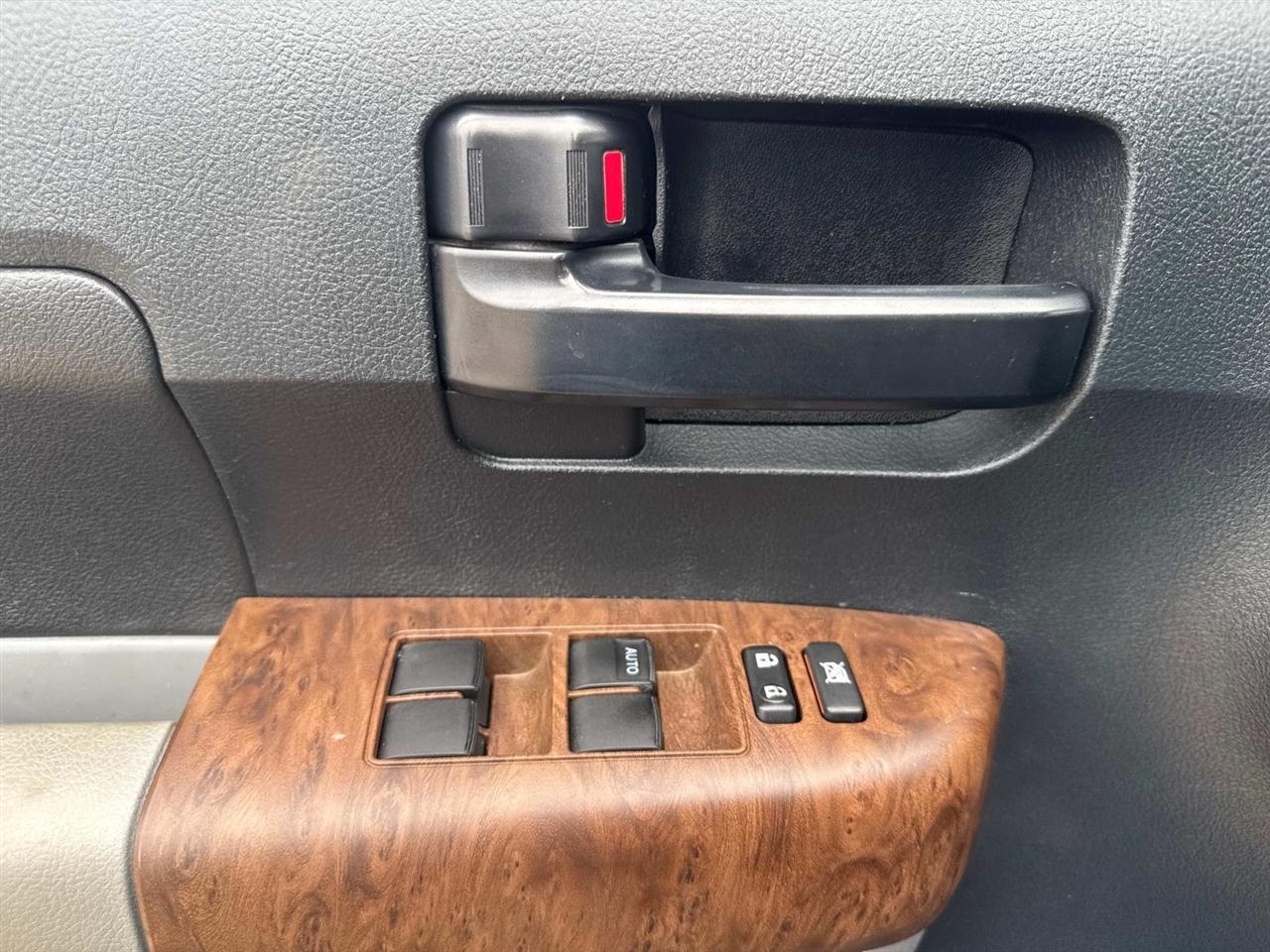 Toyota Tundra Tundra-Grade CrewMax 5.7L 2WD 2012