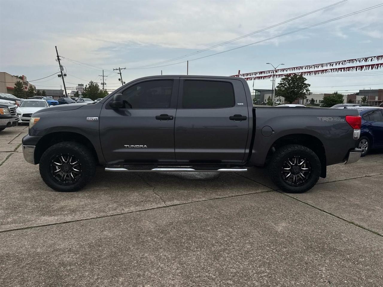 Toyota Tundra Tundra-Grade CrewMax 5.7L 2WD 2012