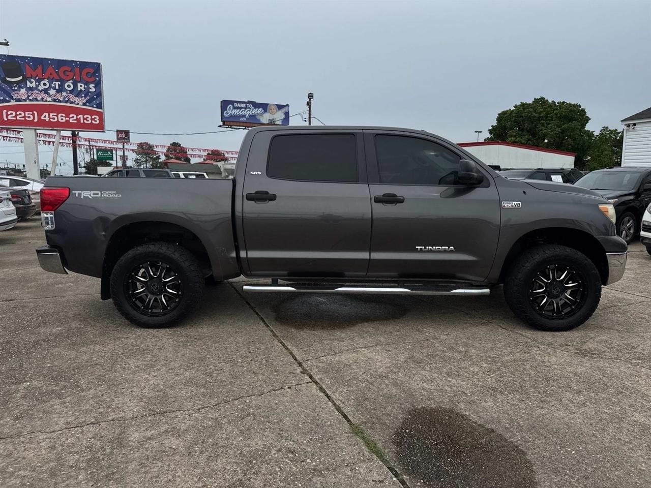 Toyota Tundra Tundra-Grade CrewMax 5.7L 2WD 2012