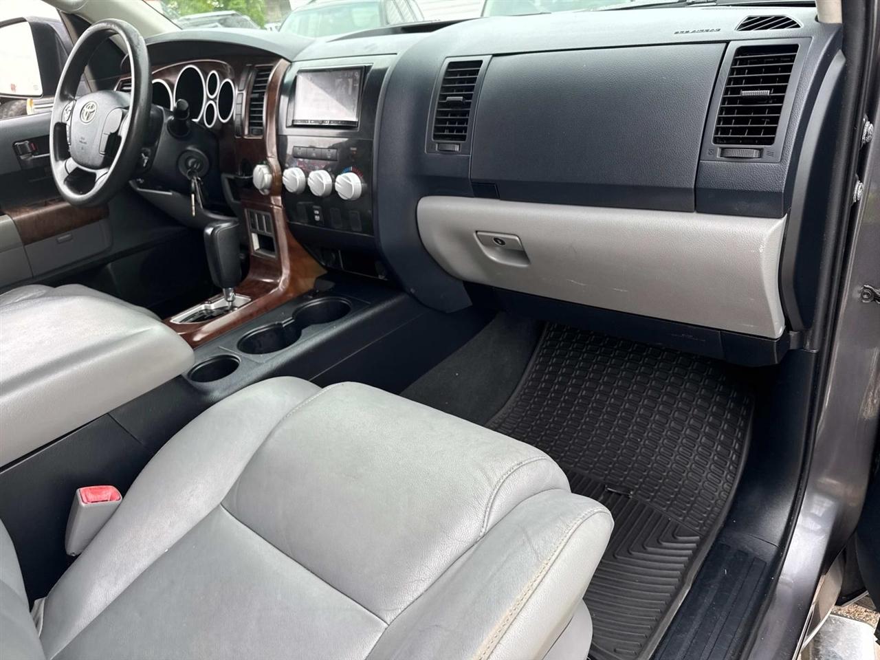 Toyota Tundra Tundra-Grade CrewMax 5.7L 2WD 2012