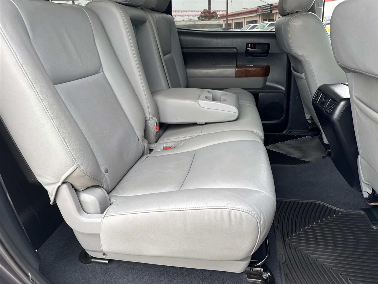 Toyota Tundra Tundra-Grade CrewMax 5.7L 2WD 2012