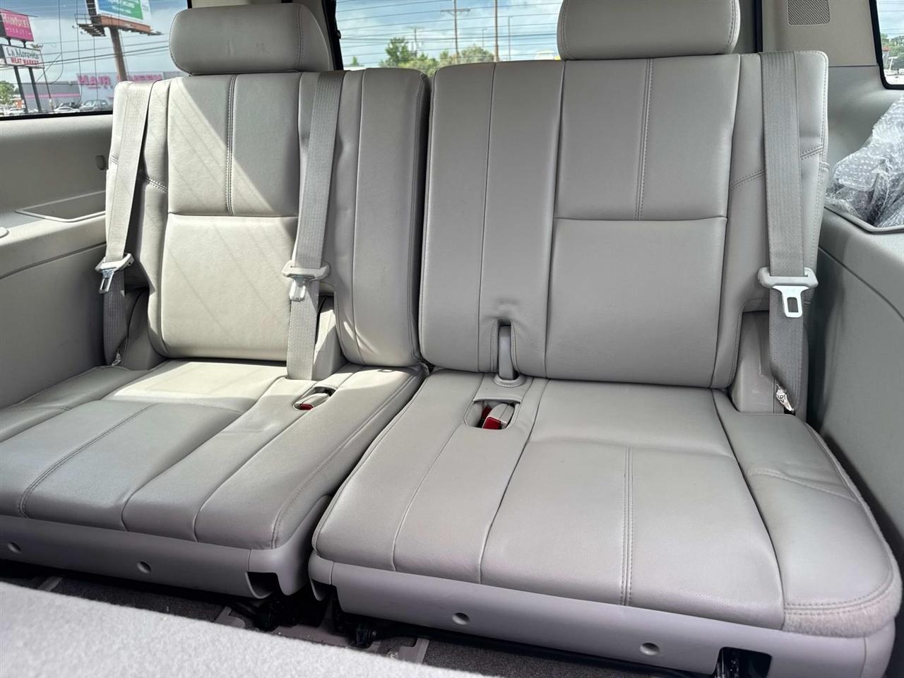 Chevrolet Suburban LT 1500 2WD 2013