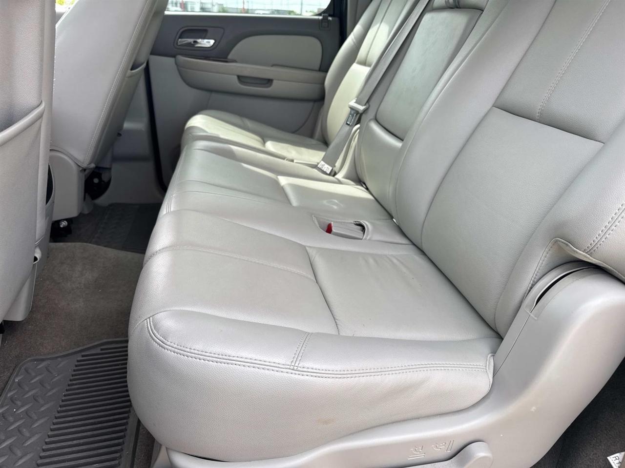 Chevrolet Suburban LT 1500 2WD 2013