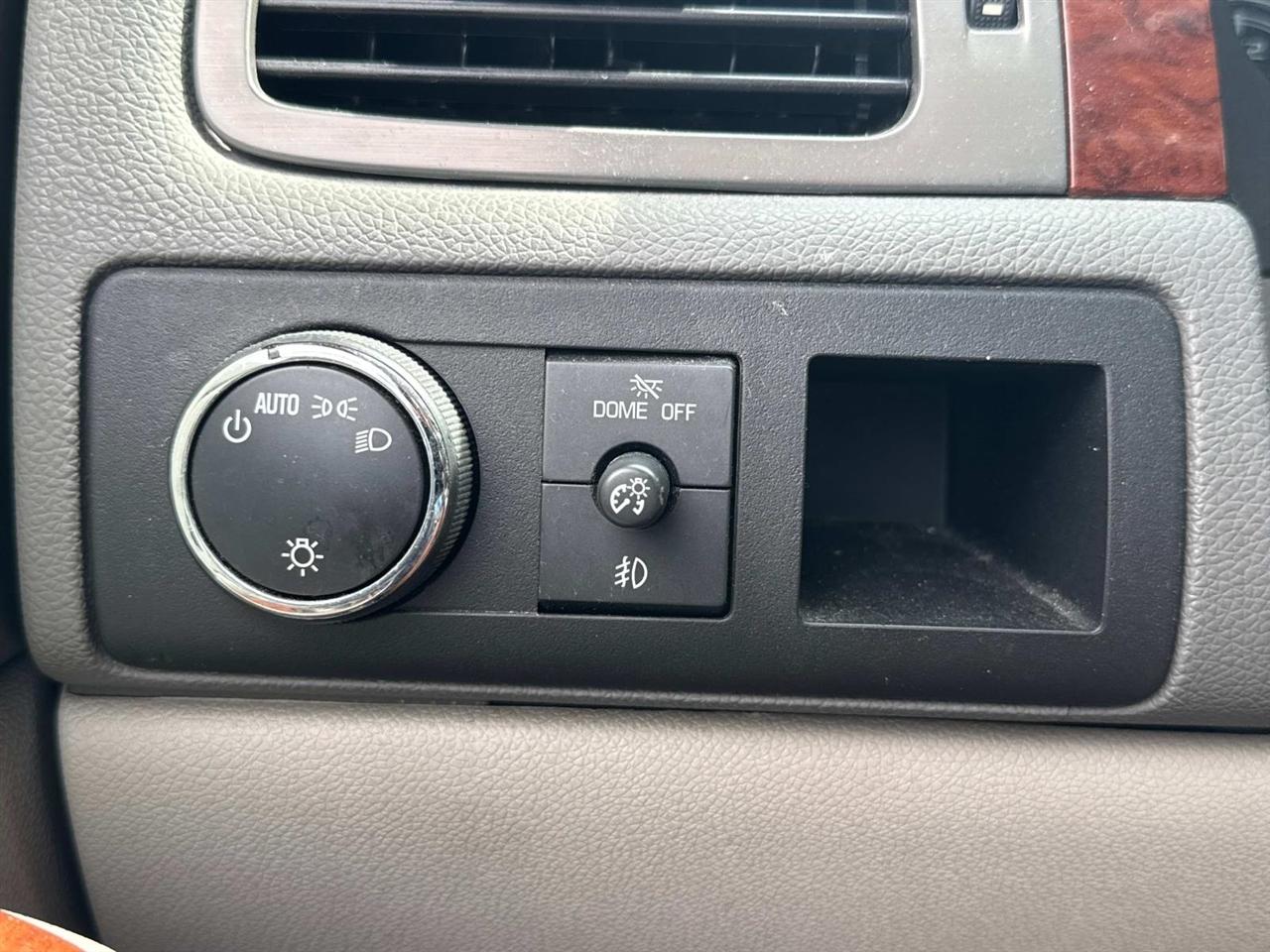 Chevrolet Suburban LT 1500 2WD 2013