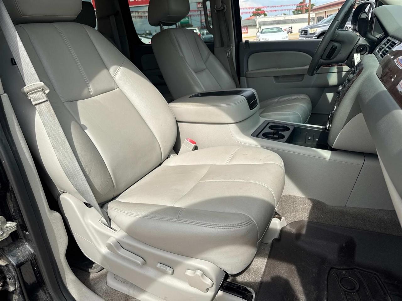 Chevrolet Suburban LT 1500 2WD 2013