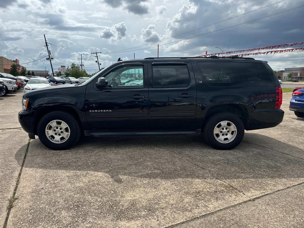 Chevrolet Suburban LT 1500 2WD 2013