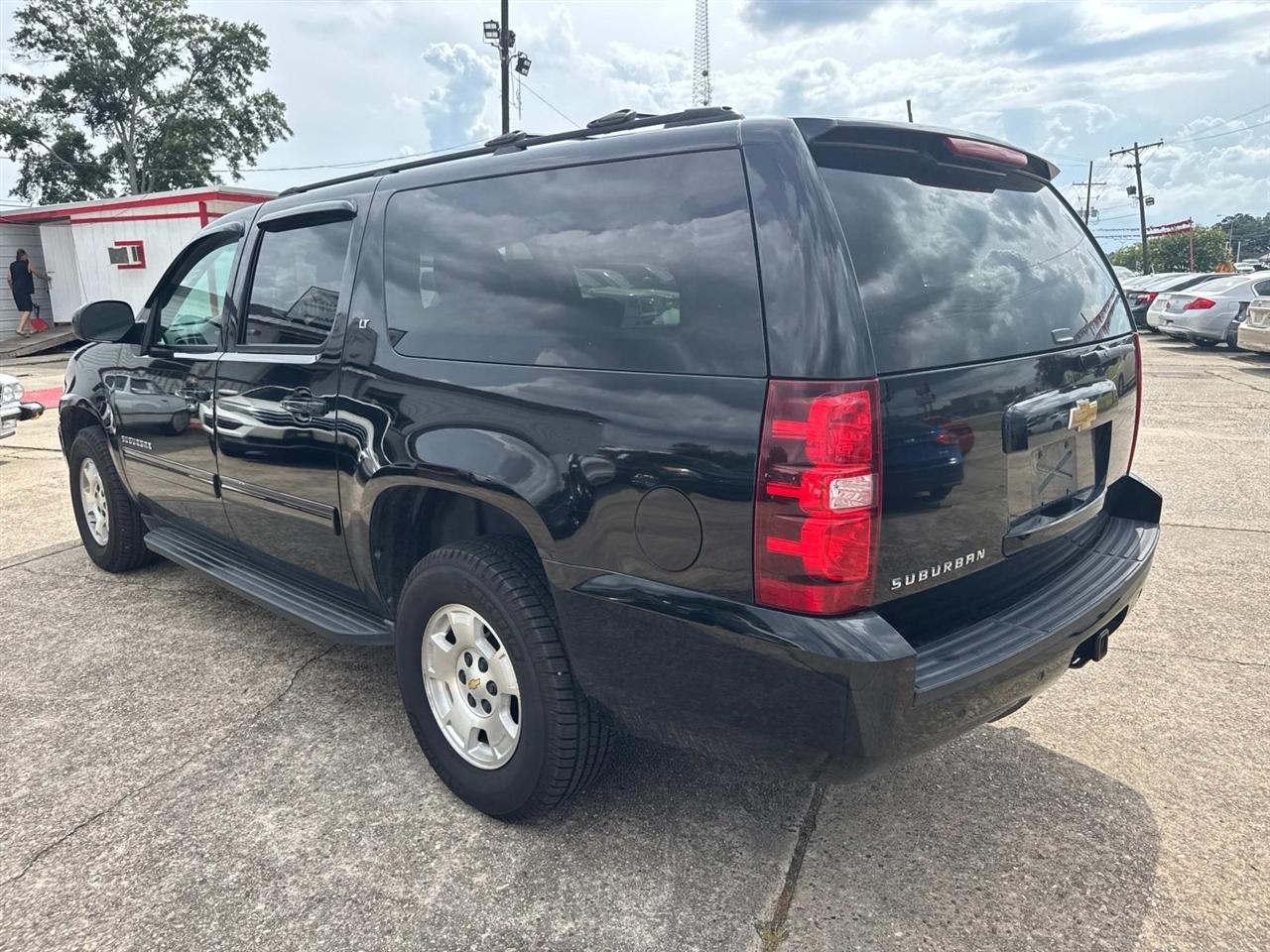 Chevrolet Suburban LT 1500 2WD 2013