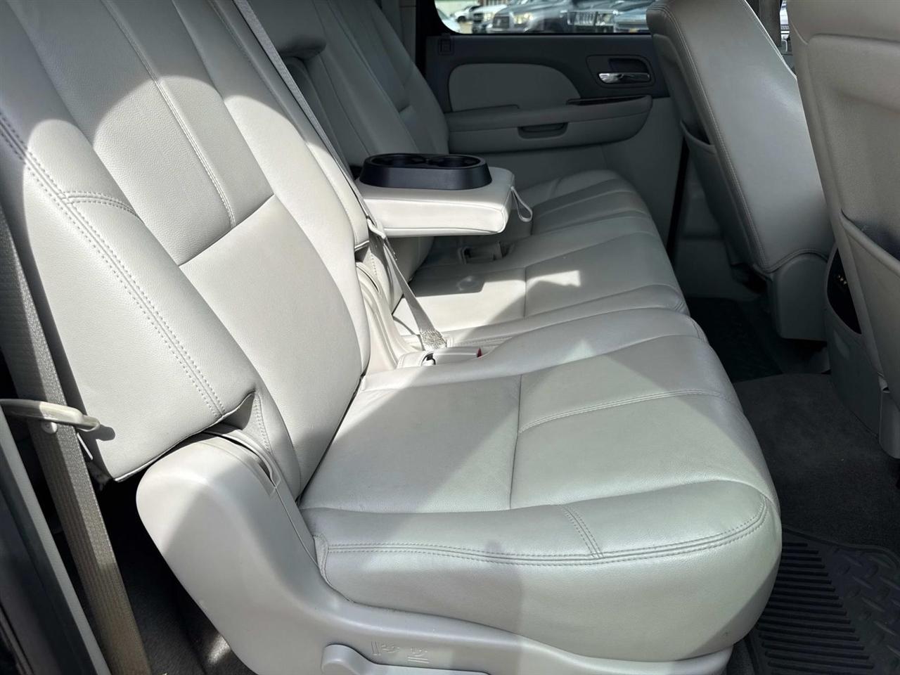 Chevrolet Suburban LT 1500 2WD 2013