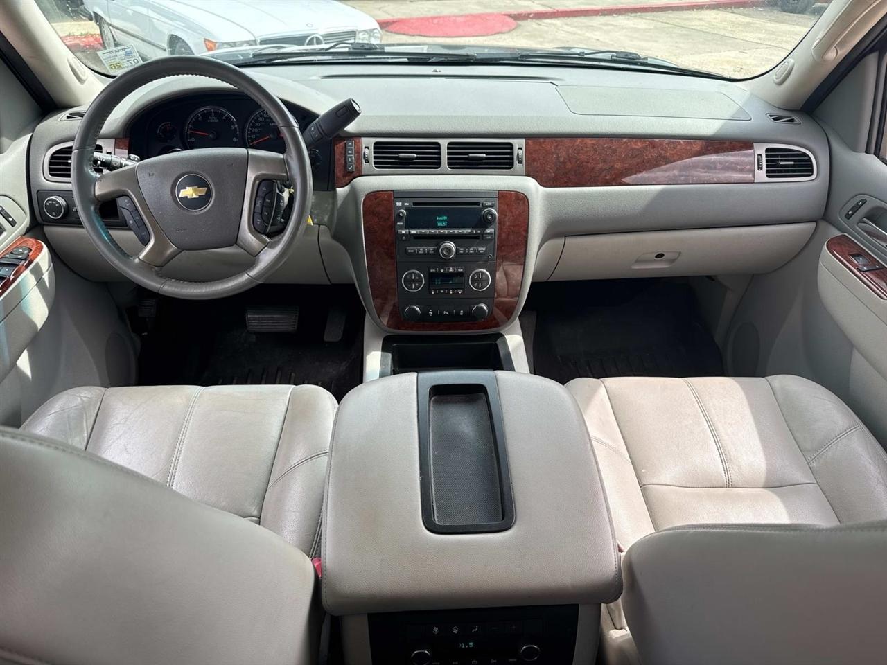 Chevrolet Suburban LT 1500 2WD 2013