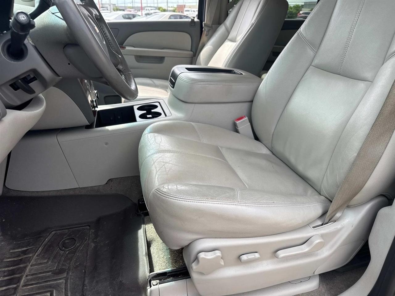 Chevrolet Suburban LT 1500 2WD 2013