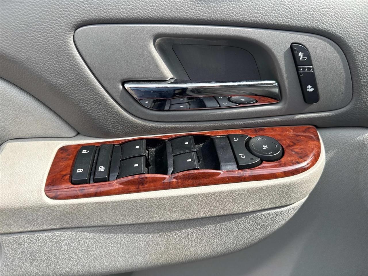 Chevrolet Suburban LT 1500 2WD 2013