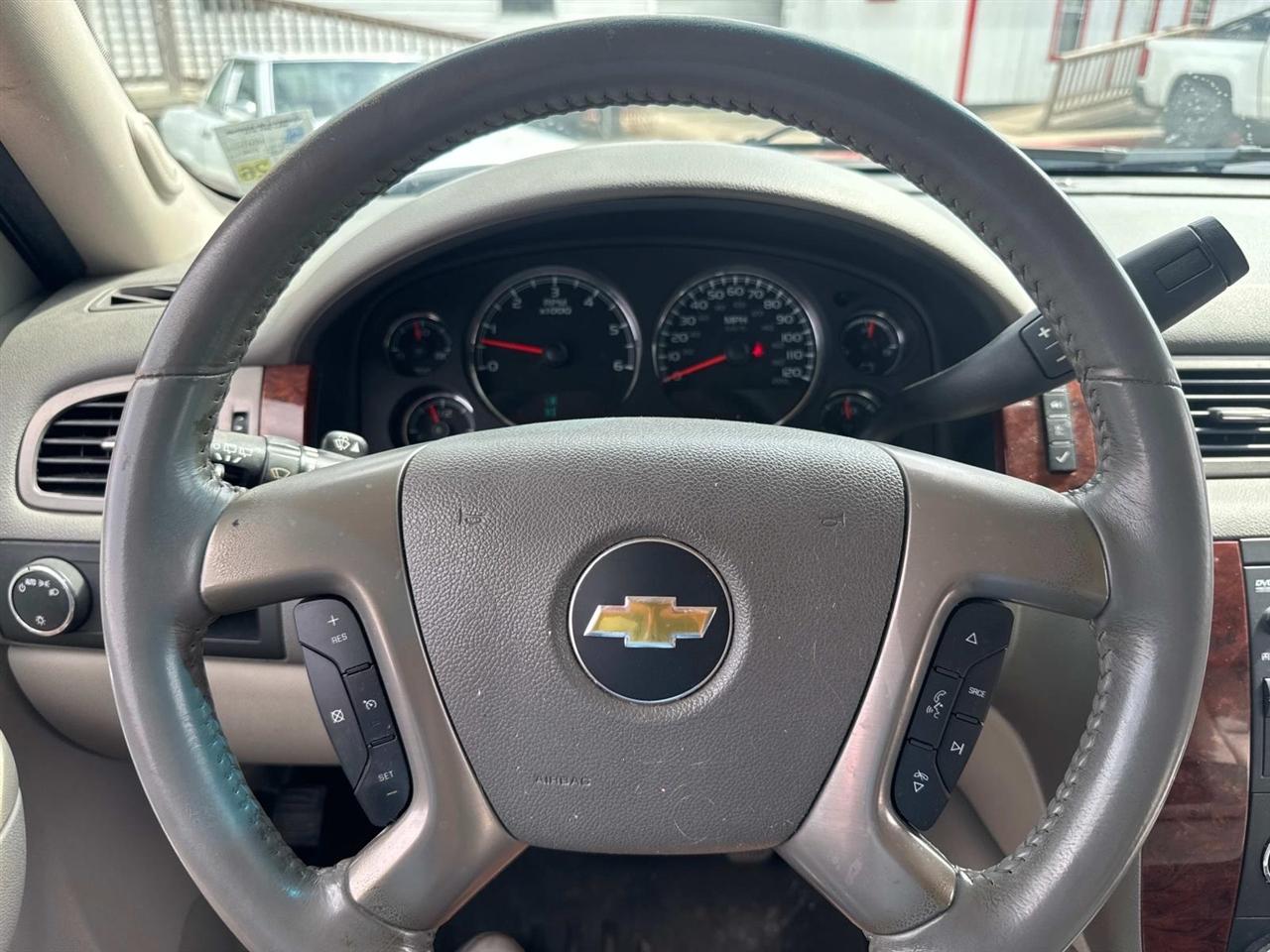 Chevrolet Suburban LT 1500 2WD 2013