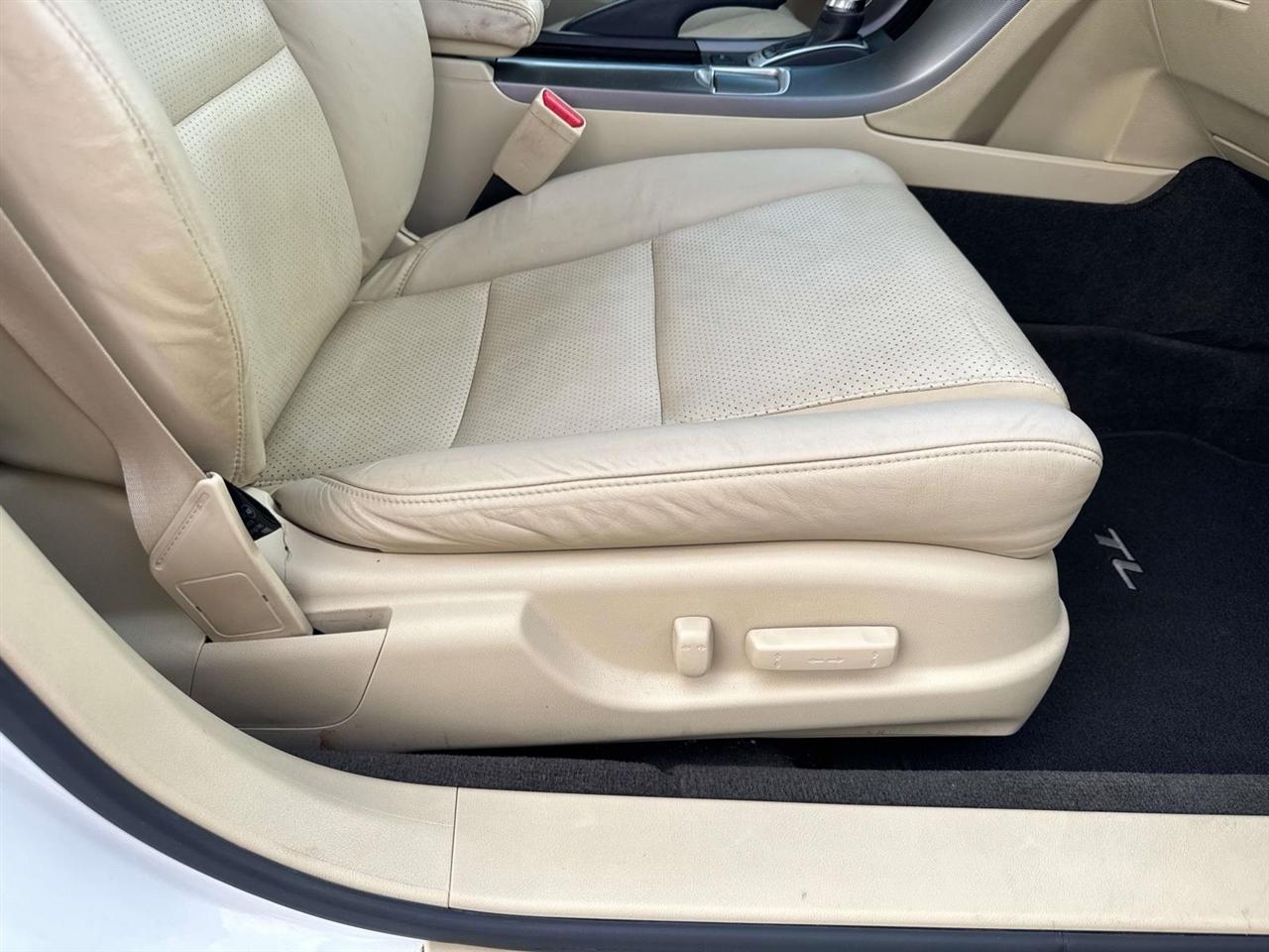 Acura TL 6-Speed AT with Tech Package and 18-In. WP 2014