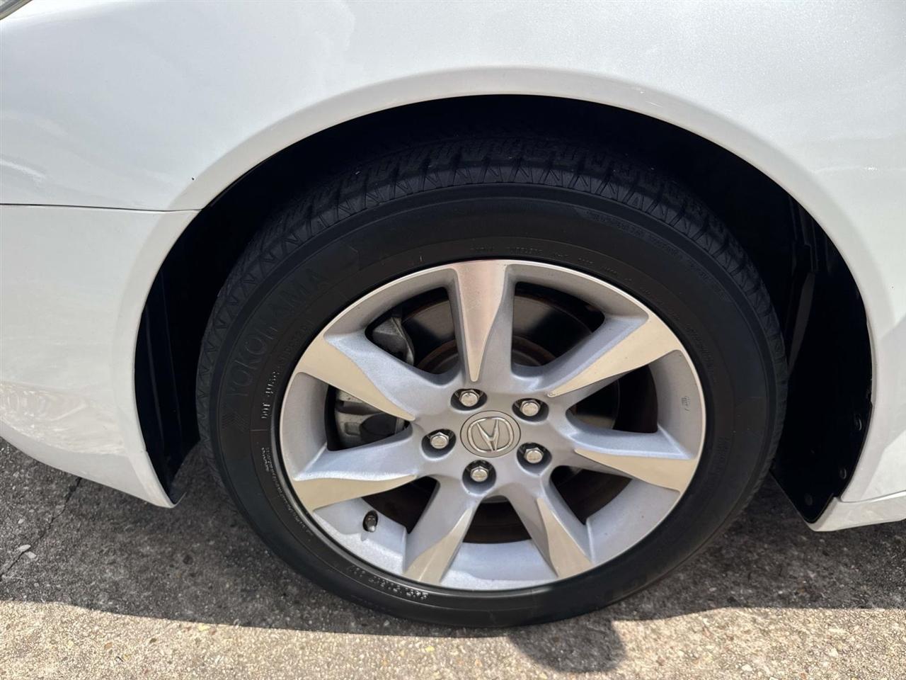 Acura TL 6-Speed AT with Tech Package and 18-In. WP 2014